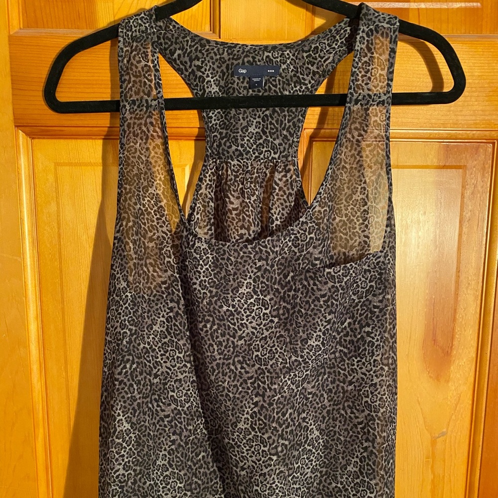 sleeveless top